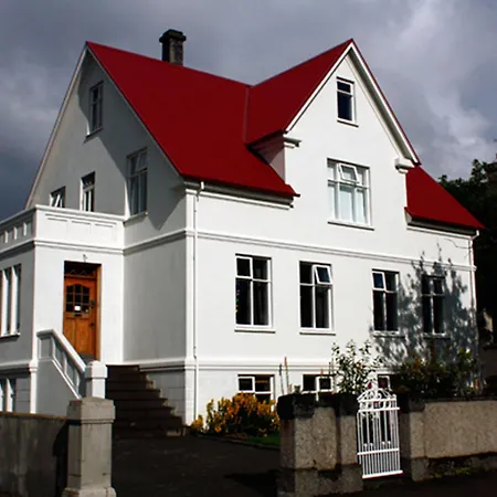 32 Tungata Apartments *