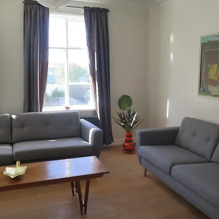 32 Tungata Apartments *
